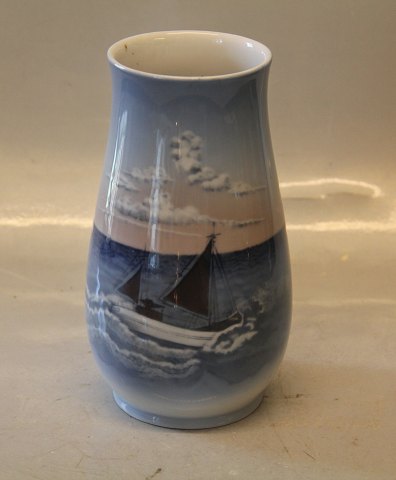 Bing & Grøndahl B&G 1302-6211 Vase med Fiskekutter 17.5 cm