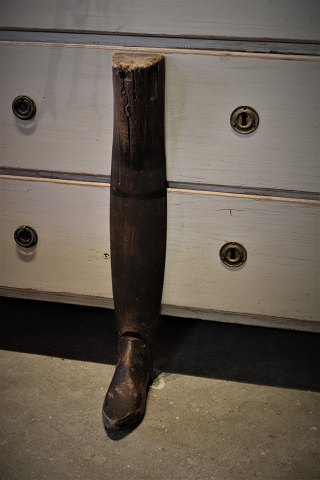 Dekorativ , gammel fransk støvlelæste fra gammel skomager butik med en super fin patina.H:57cm.