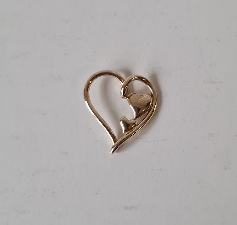 Chanti heart pendant in 8 kt gold.