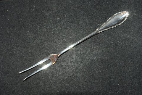 Pålægsgaffel, Ny Perle Serie 5900, (Perlekant Cohr) Dansk sølvbestikFredericia sølvLængde 15 cm.
