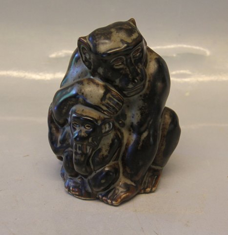 Royal Copenhagen Art Pottery 20199 RC Monkey with young 12 x 10 cm, Knud Kyhn, April 1929