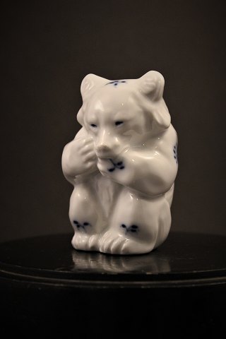 Royal Copenhagen Musselmalet porselæns figur af lille bjørn.Højde: 8,7cm.