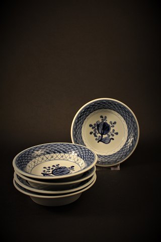 Royal Copenhagen - Aluminia Tranquebar / Trankebar små skåle i fajance. H:3cm. Dia.:12cm.RC# 11/1114.