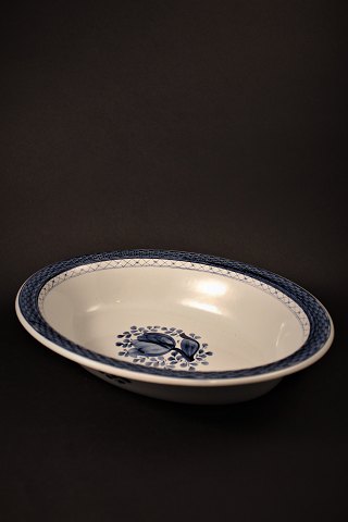 Royal Copenhagen - Aluminia Tranquebar / Trankebar oval fajance salat / kartoffel skål. H:5,5cm. L&B:28,5x21,5cm.RC# 11/1411.