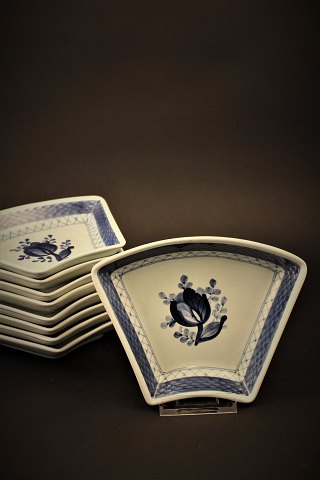 Royal Copenhagen - Aluminia Tranquebar faience dich (for cabaret dish). H:3cm. Dia.:16,5x13cm.RC# 11/1195.