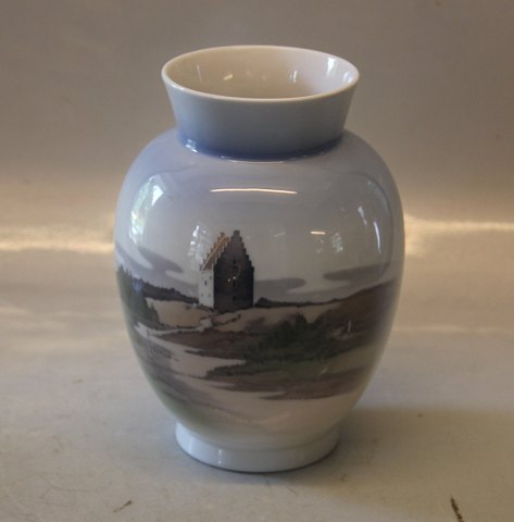 4661 Kgl. Vase Den tilsandede kirke i Skagen 17.5 cm Kongelig Dansk porcelæn
