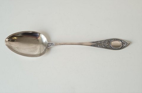 Stor serveringsske i sølv af Jacob Frederik Vilhelm Sørensen - Slagelse 1830-84. 27 cm.