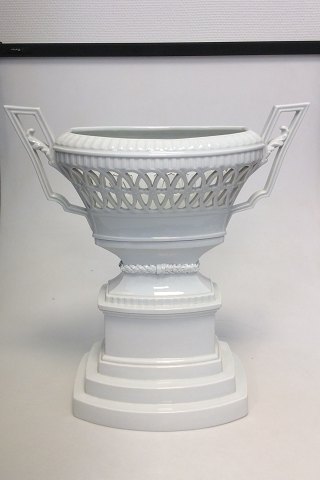 Royal Copenhagen Perlestel / Flora Danica opsats / Vase i Blanc de Chine No 12358