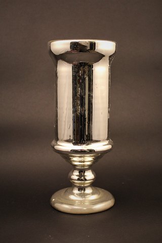 Vase on foot in Mercury glass from the 1800 century with a nice old patina. H:23,5cm. Dia.:10cm.