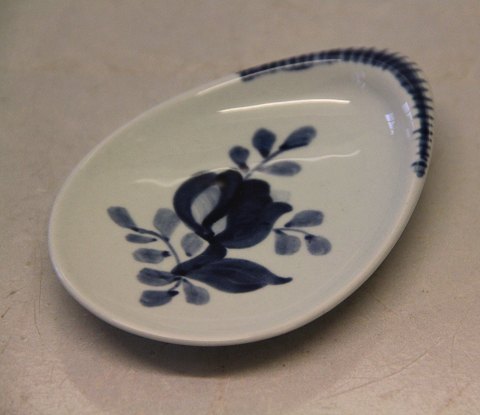 1355-11 Butter pad, seashell shaped 9.3 x 6.4 cm  Aluminia Faience Tranquebar