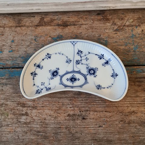 Royal Copenhagen Musselmalet riflet måneformet asiet No. 154