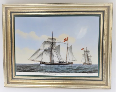 Bing & Grøndahl. Porcelæn. Danske skibsportrætter. Billed af  "Haabet". Mål : Bredde 38* 30 cm. Der er produceret 3500, og denne er no. 1248.