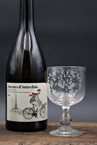 Old French souvenir wine glass with engraved writing and decorations "Souvenir" H:13cm.