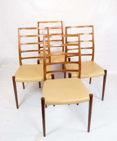 Sæt Af 4 Spisestuestole - Model 82 - Palisander - Lyst Læder - N.O. Møller - J.L Møllers Møbelfabrik - 1960