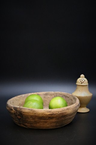 Swedish 1800 century wooden bowl with a fine patina. H:6cm. Dia.:20cm.