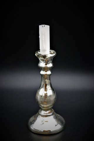 Lysestage i fattigmandssølv fra 1800 tallet med fin gammel patina.Højde : 18,5cm.