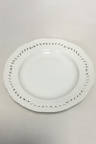 Royal Copenhagen Hvid Flora Danica / Perlestel Tallerken med gennembrudt kant No. 3554