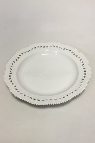 Royal Copenhagen Hvid Flora Danica / Perlestel Fad med gennembrudt kant No. 3574