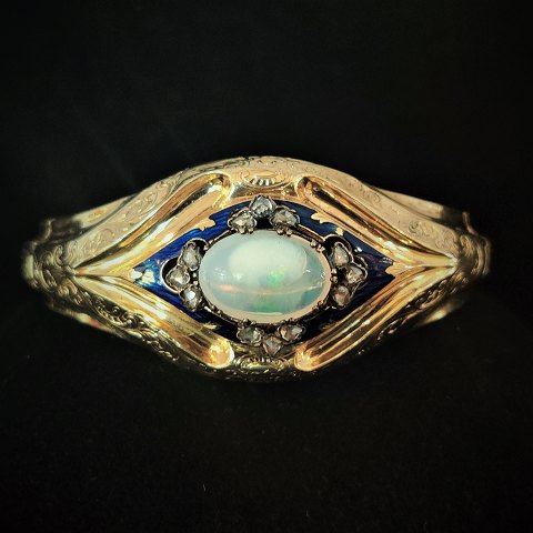 Armring/armbånd af 14 kt. guld prydet med opal, diamanter og emalje, midt 1800-tallet
