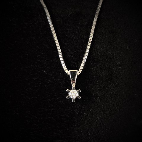 Halssmykke af 14 kt. hvidguld med brillantsleben diamant