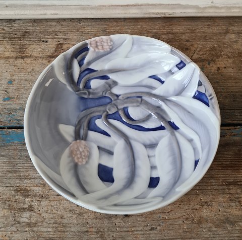B&G Art Nouveau skål designet af Effie Hegermann-LindencroneSmukt dekoreret med Magnolia i relief no. 1153