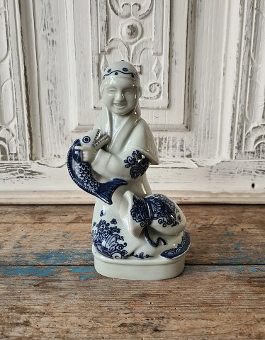 Georg Thylstrup for Royal Copenhagen figur - Mand med fisk no. 1595 - Juliane Marie mærket