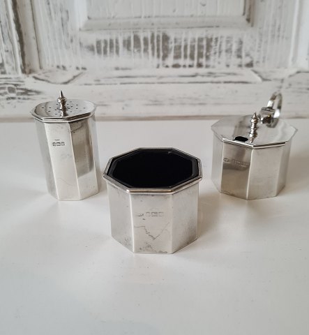 Salt vessel, pepper shaker & mustard jar in sterling silver - W. I. Broadway & Co.Birmingham 1909