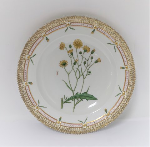 Royal Copenhagen, Flora Danica. Middags tallerken. Design #3549. Diameter 25 cm. (1 sortering). Crepis tectorum L