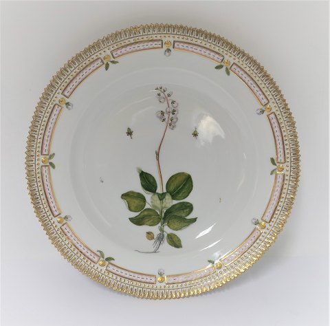 Royal Copenhagen, Flora Danica. Middags tallerken. Design #3549. Diameter 25 cm. (1 sortering). Pyrola minor L