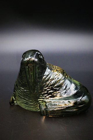 Svensk Glas , figur for WWF - World Wildlife Fund i form af hvalrosHøjde:10 cm. Signeret Paul Hoff 1977 - Limited Edition.