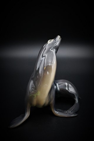 Bing & Grøndahl porcelæns figur af søløve. BG#1733H:17cm. L&B: 20x11cm.