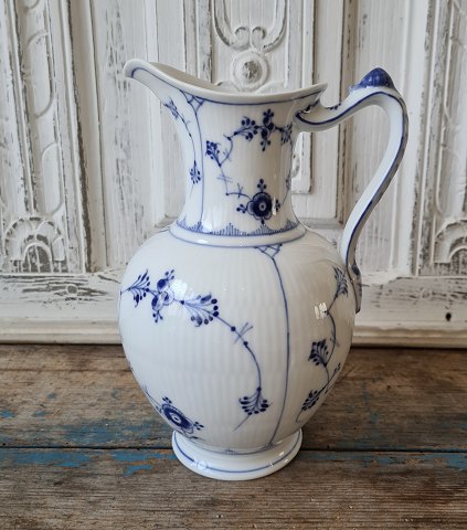 Royal Copenhagen Musselmalet riflet chokoladekandeNo. 482
