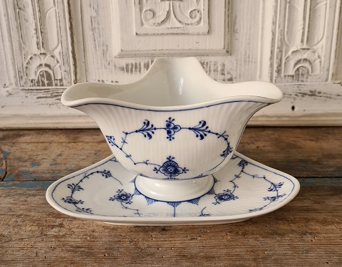 Royal Copenhagen Musselmalet riflet trekantet sauceskål No. 203