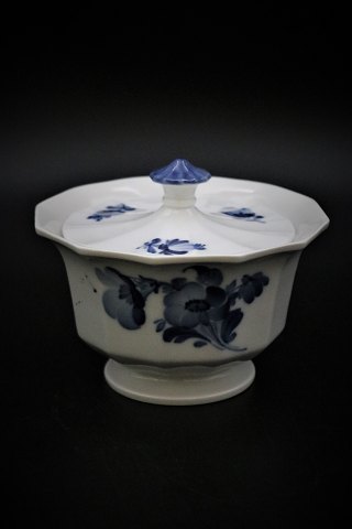Rare Royal Copenhagen Blue Flower Angular jam jar with lid.H: 10cm. Dia.:13,5cm.