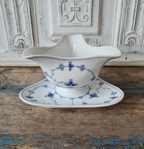 Royal Copenhagen Musselmalet riflet trekantet sauceskål No. 203