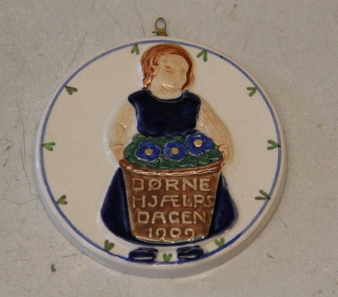 1909 Aluminia Girl with basket 909 by Chr. Joachim 662-613 8.7 cm Aluminia Royal Copenhagen faience Children Days plates