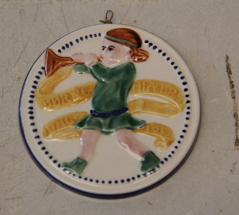 1912 Boy with trumpet Chr. Joachim 851-722 8.7 cm Aluminia Royal Copenhagen faience Children Days plates