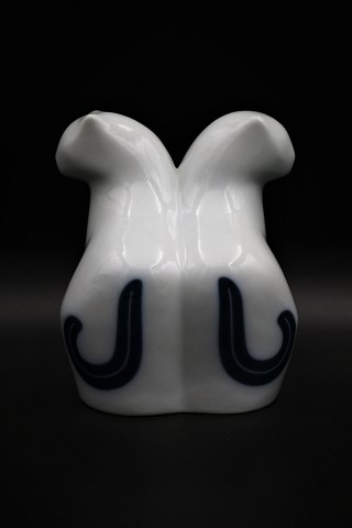 Bing & Grondahl porcelain figure of 2 cats, design Annegrethe Jørgensen. H:16,5cm.