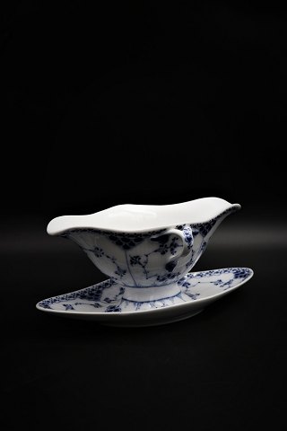 Royal Copenhagen Musselmalet Halvblonde sovsekande på fast fad.RC#1/585. 2.sort. 1850-70. H:10cm. 23x14cm.