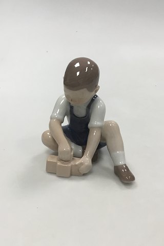 Bing og Grøndahl Figur - Dreng med Klodser No. 2306
