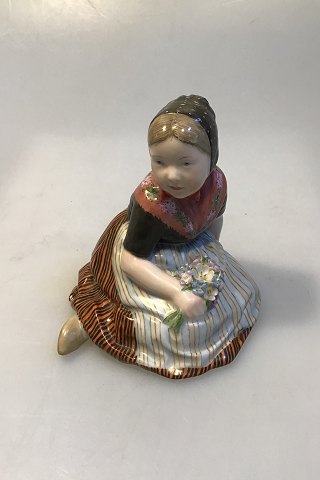 Royal Copenhagen Overglasur Figur af Farø Blomster Pige No. 12416