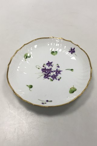 Royal Copenhagen Gammel svejfet frugttallerken med takket guldkant dekoreret i overglasur