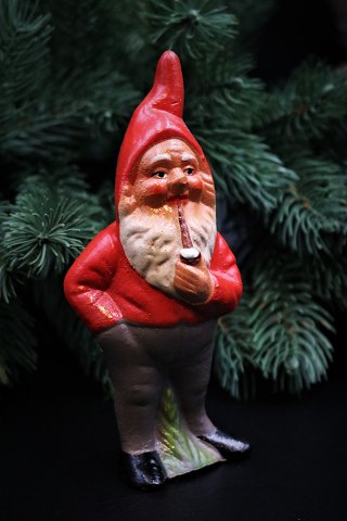 Gammel bemalet terracotta nisse fra 50érne.Højde: 16cm.SOLGT !