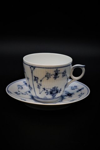 Royal Copenhagen Musselmalet Riflet kaffekop med underkop.RC#1/2162. 1.sort. Kop H:6,5cm. Dia.:7,5cm.