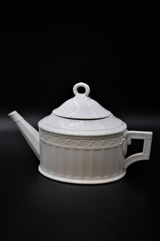 Royal Copenhagen Hvid Vifte oval Tekande. Designet af Arnold Krog i 1909. RC#143. 1.sort. L:27cm. H:16,5cm.