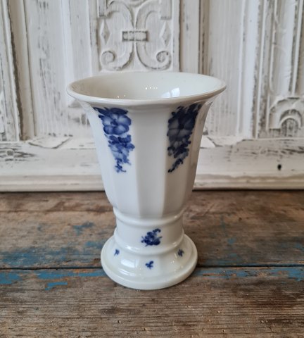 Royal Copenhagen Blå Blomst kantet vase No. 8601