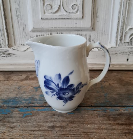 Royal Copenhagen Flettet Blå Blomst mælkekande No. 8226