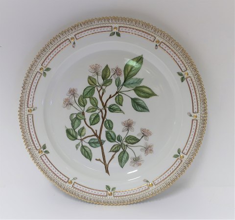 Royal CopenhagenFlora DanicaServeringsfad# 3525Pyrus Malus L