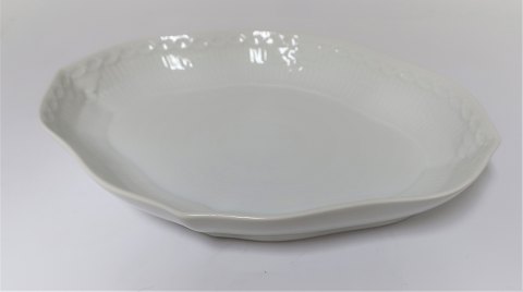 Royal Copenhagen. Hvid halvblonde. Asiet. Model 353. Længde 22 cm. (3 sortering).