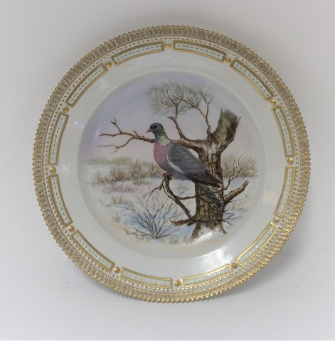 Royal Copenhagen. Jagtstellet. Middagstallerken. Model 3549. Diameter 25 cm. Tallerken er med reparation. (se foto)